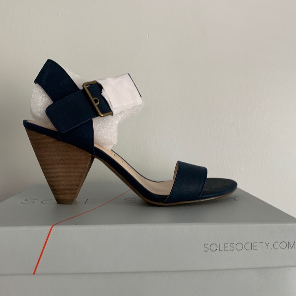 Sole Society SO-MISSY Heeled Sandals in Navy